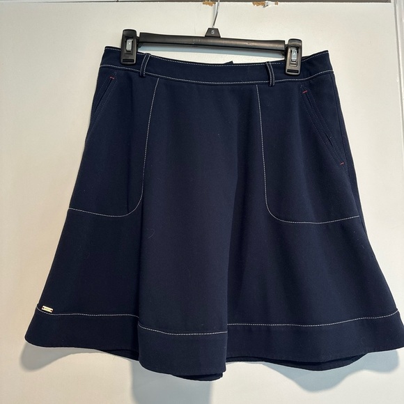 Tommy Hilfiger Sz: 6 Navy A-line Skirt. White Stitch. Back Zipper. Pockets. - Picture 1 of 14